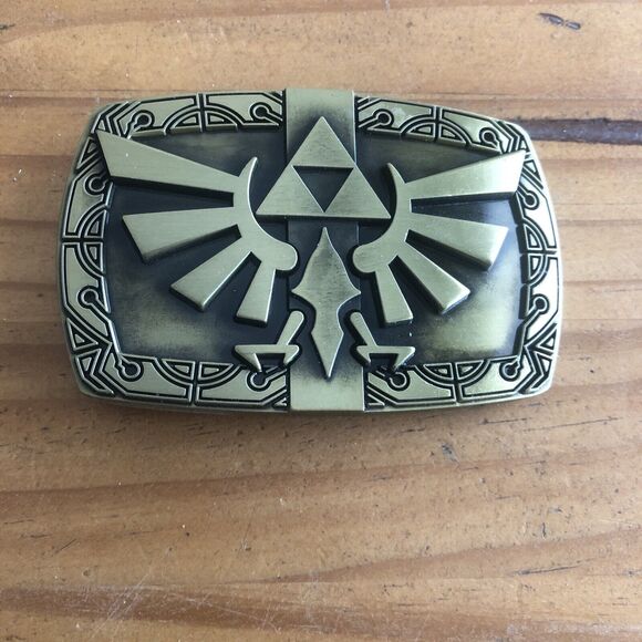 The Legend Of Zelda Triforce Belt Buckle Nintendo Gold 2017 HTF - Picture 1 of 5
